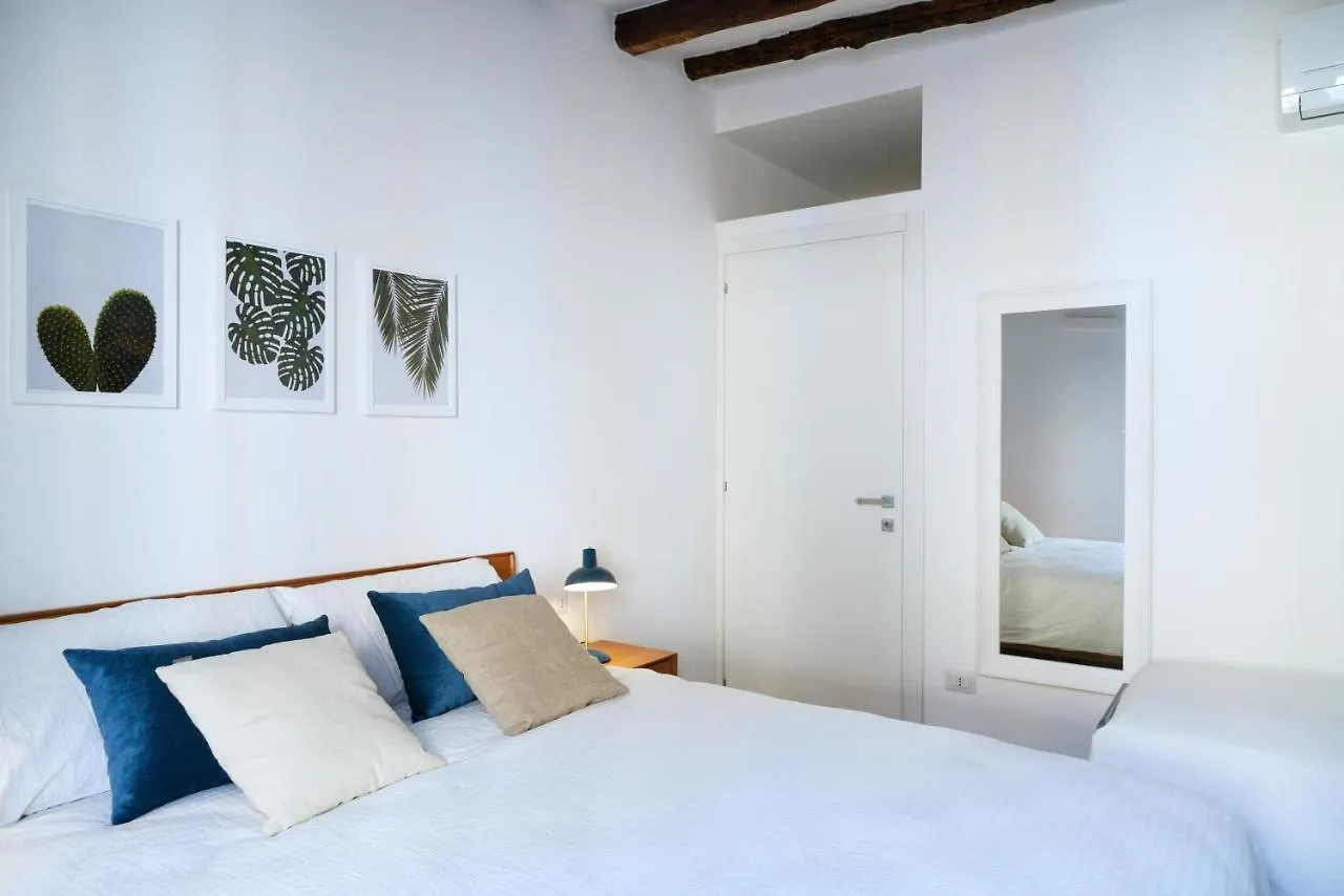Mi Home Navigli Milan 0*,  Italy