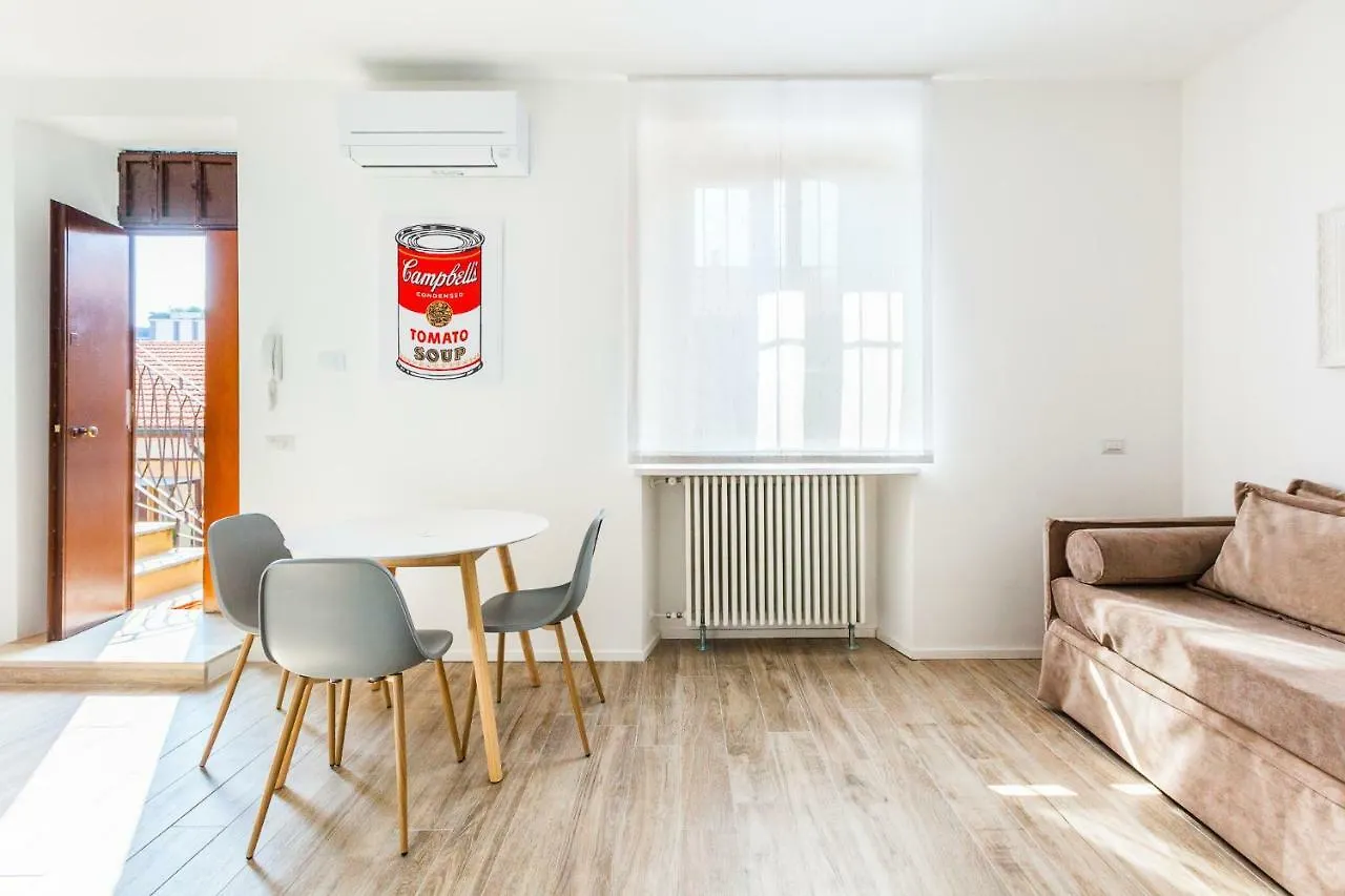 Mi Home Navigli ميلان إيطاليا